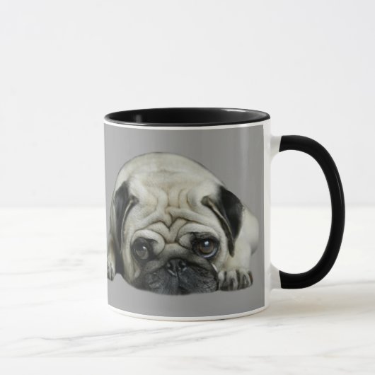 Mops nichts, das besser als Mops ist, umarmt Tasse (Rechts)