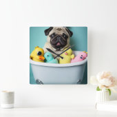 Mops Paradies: Badefreudigkeit in der Tube Quadratische Wanduhr (Zuhause)