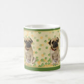 Mops-Party-in der Hand gemalte Erdtöne Kaffeetasse (VorderseiteRechts)