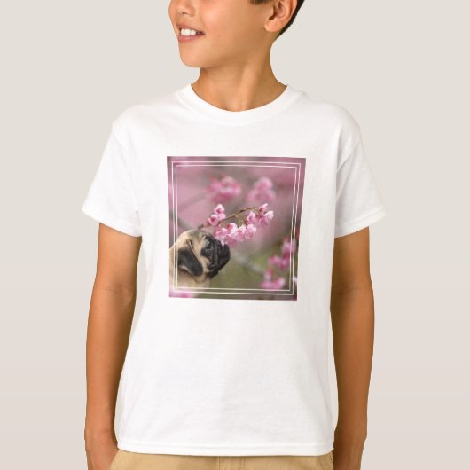 Mops riecht Kirschblüten T-Shirt (Vorderseite)
