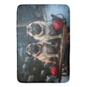 Mops Snowy Sleigh Weihnachtsdekor Badematte (Vorderseite Vertikal)