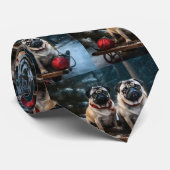 Mops Snowy Sleigh Weihnachtsdekor Krawatte (Gerollt)