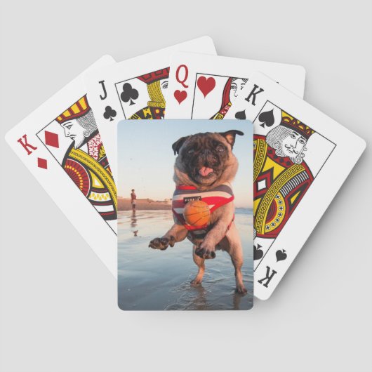 Mops spielen am Strand Spielkarten (Rückseite)