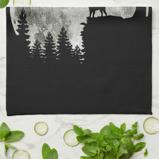 Mops steht auf dem Mond, ein heißer Halloween Geschirrtuch (Gefaltet)