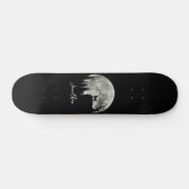 Mops steht auf dem Mond, ein heißer Halloween Skateboard (Horizontal)