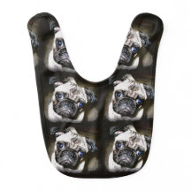 Mops steht vor Thunder_Cove