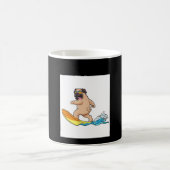Mops Surfbrett Mops mit Brille tragen Kaffeetasse (Mittel)