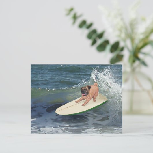Mops Surfer Typ Postkarte (Stehend Vorderseite)