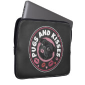 Mops und Küsse | Niedlich Puppe | Mops Lovers Laptopschutzhülle (Vorne Rechts)