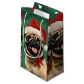 Mops Weihnachtsmalerei Kleine Geschenktüte (Vorderseite Schrägansicht)
