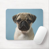 Mops Welpe gegen blauen Hintergrund Mousepad (Mit Mouse)