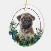 Mops Welpe Hund Evergreen Berry Wreath Keramik Ornament (Links)