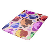 Mops-Welpe im PopArt-Retro-Stil Badematte (Schrägansicht)
