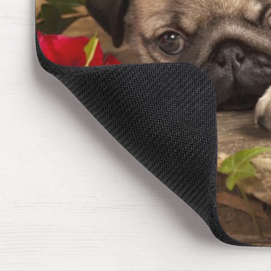 Mops-Welpe und Geschenkboxen Mousepad (Ecke)