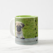 Mops-Welpe Zweifarbige Tasse (Vorderseite Links)