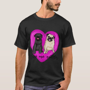 Möpse in einem Herzen T-Shirt