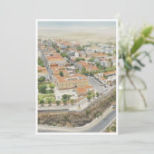 Morabeza Creations – Sunlit Hilltop Town Cityscape Dankeskarte (Stehend Vorderseite)