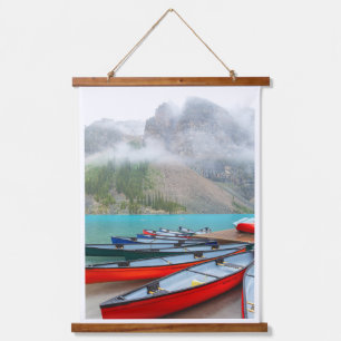 Moraine Lake Colorful Canoes Wandteppich Mit Holzrahmen