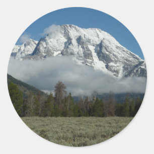 Moran und Wolken am Grand Teton Runder Aufkleber