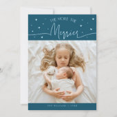 More The Merrier Christmas Teal Photo Birth Ankündigung (Vorderseite)