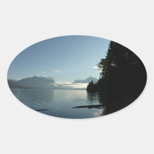 Morgen am Lake McDonald im Glacier-Nationalpark Ovaler Aufkleber
