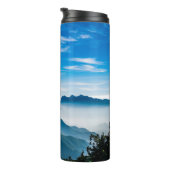 Morgen Berge Nebel Landschaft Thermosbecher (Nach rechts gedreht)