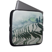 Morgen-Nebel über Reis-Feldern Laptopschutzhülle (Vorne Rechts)