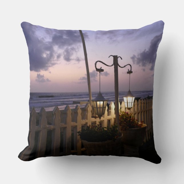 Morgendämmerung am Strand Kissen (Vorderseite)