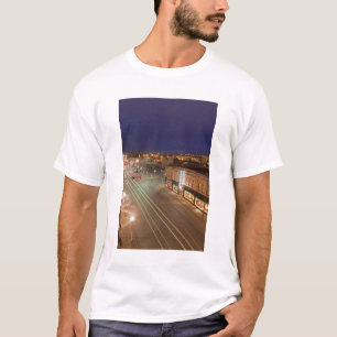 Morgendämmerung in der Main Street von Bismarck, N T-Shirt