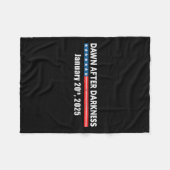 Morgendämmerung nach Dunkelheit Januar 2025 Funny Fleecedecke (Vorderseite (Horizontal))