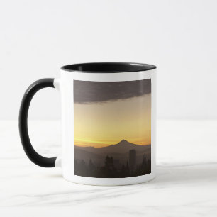 Morgendämmerung über Portland und Mt. Hood, Oregon Tasse