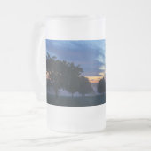 Morgendämmerung und Nebel Mattierte Tasse (Vorderseite Links)