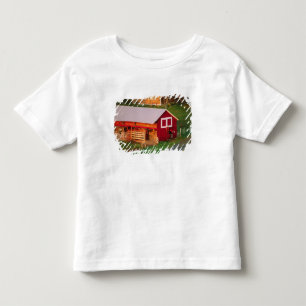 Morgendliche Aufgaben auf dem Bauernhof. USA, Verm Kleinkind T-shirt