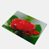 Morgengrauen rote Rose mit Taubstropfen Fußmatte (Schrägansicht)