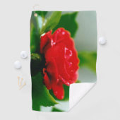 Morgengrauen rote Rose mit Taubstropfen Golfhandtuch (Insitu)