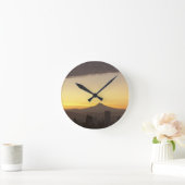 Morgenhimmel über Portland und Mt. Hood, Oregon Runde Wanduhr (Zuhause)