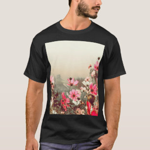 Morgenlicht, blühender rosa Kosmos. T-Shirt