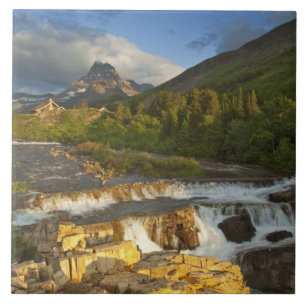 Morgenlicht grüßt Swiftcurrent Falls in Fliese