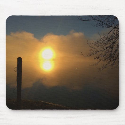 Morgenlicht über stillen Gewässern Mousepad (Vorne)