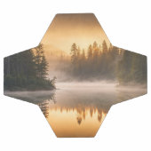 Morgennebel am Fluss in den Pinien Fußball (Flach)