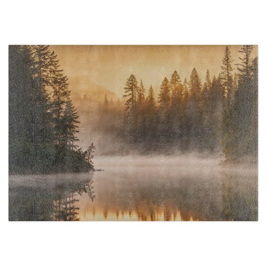 Morgennebel am Fluss in den Pinien Schneidebrett (Vorderseite)