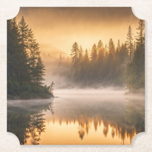 Morgennebel am Fluss in den Pinien Untersetzer