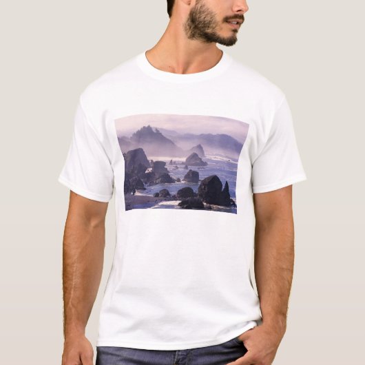 Morgennebel entlang der Küste von Oregon bei Nesik T-Shirt (Vorderseite)