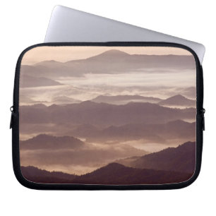 Morgennebel in den südlichen Appalachen Laptopschutzhülle