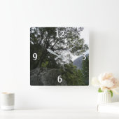 Morgens auf dem Weg zu den Vernal Falls in Yosemit Quadratische Wanduhr (Zuhause)