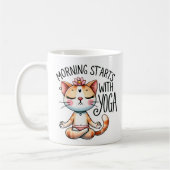 "Morgens beginnt mit Yoga" Funny Cat Lover Kaffeetasse (Links)