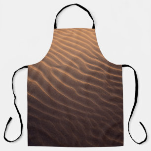 Morgens brauner Sand mit Wasser Schürze