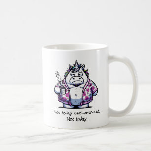 Morgens Einhorn trinken Kaffee im Badezimmer Kaffeetasse