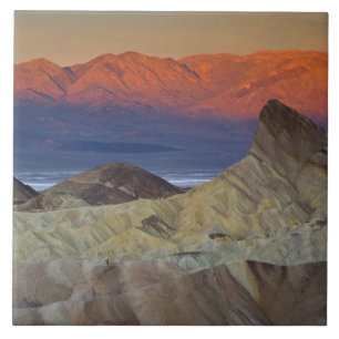 Morgens erstes Licht auf Zabriskie Point und Fliese