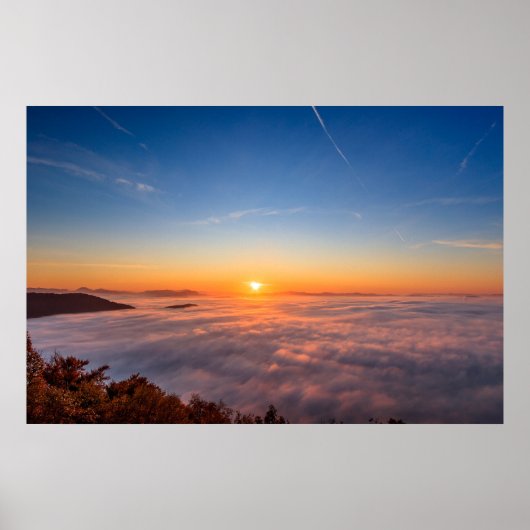 Morgens Höhepunkt über Wolken Poster (Vorne)